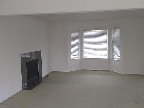 3rd image of 1756 E Bobwhite Ln