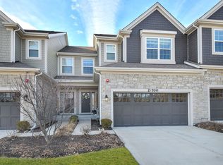 2S700 Crimson King Ln, Glen Ellyn, IL 60137
