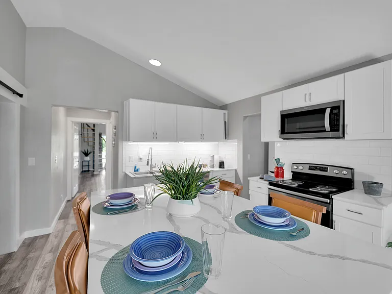 2261 Marlboro Dr — Photo 12