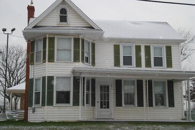 1st image of 858 Buchanan Trl E