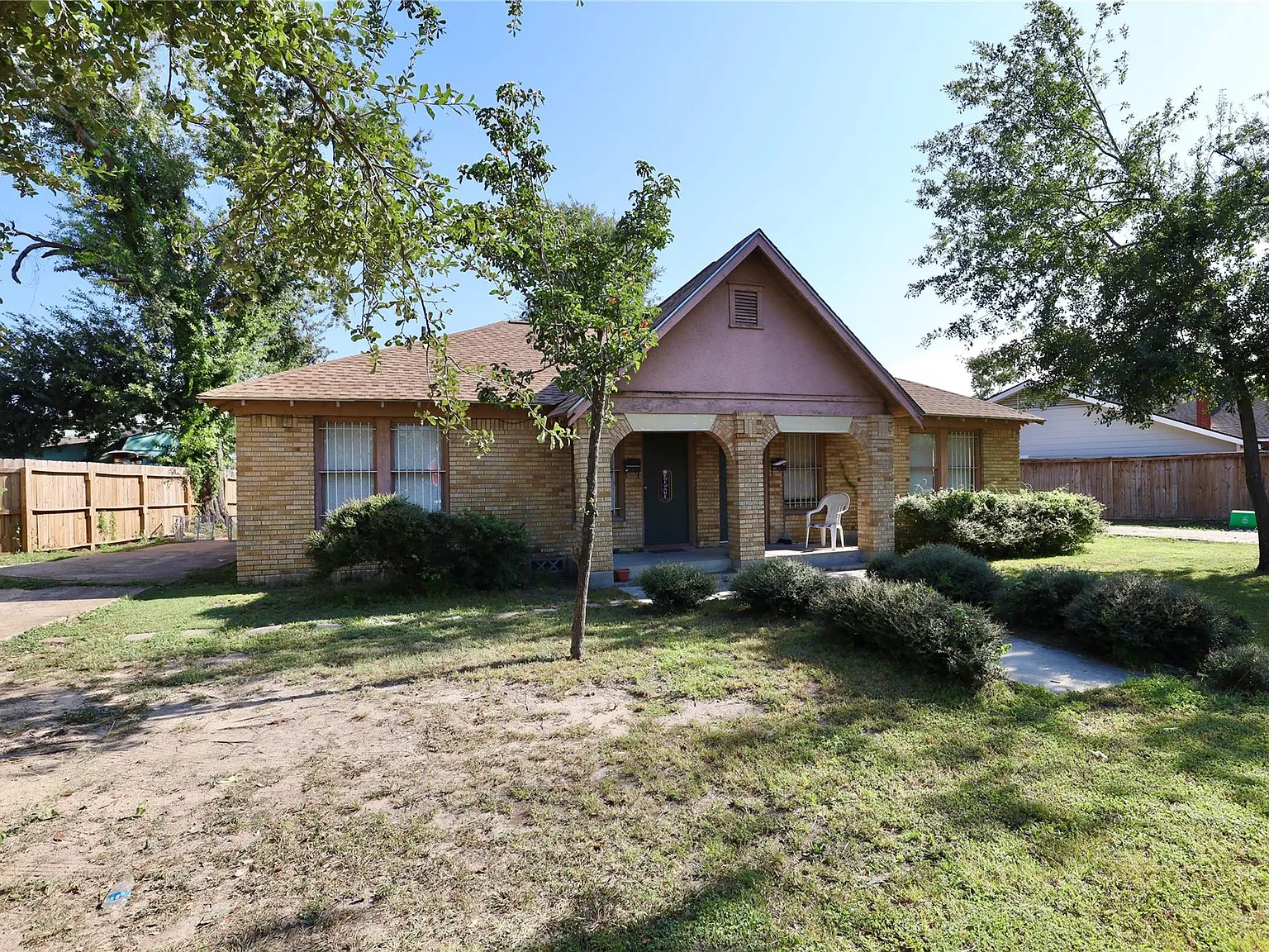 2 bed, 1.0 bath, 1392 sqft, $1,500 — Photo 3