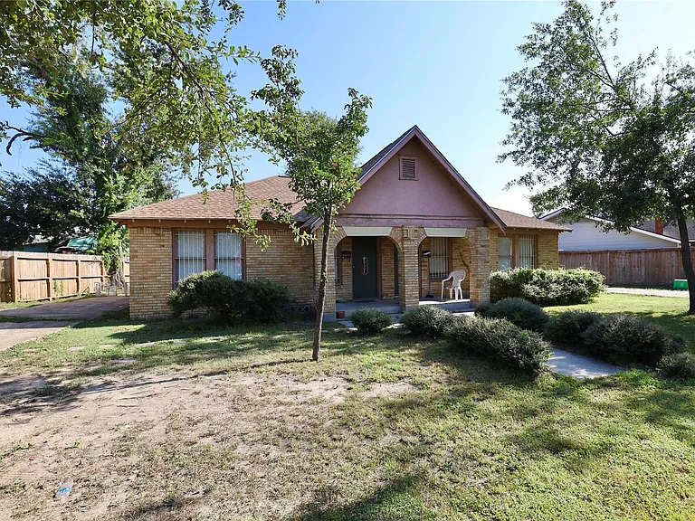 1125 Usener St — Photo 3
