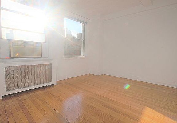 4th image of 150 E 39th St APT 1001