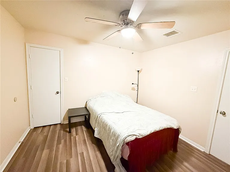 515 Camp Ct — Photo 9