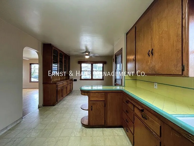 5821 John Ave — Photo 6