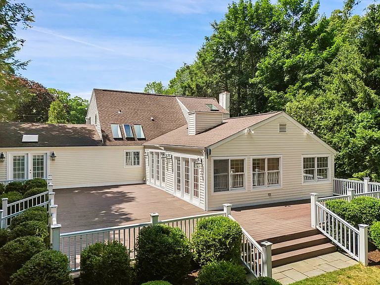 141 Idlewood Dr — Photo 32