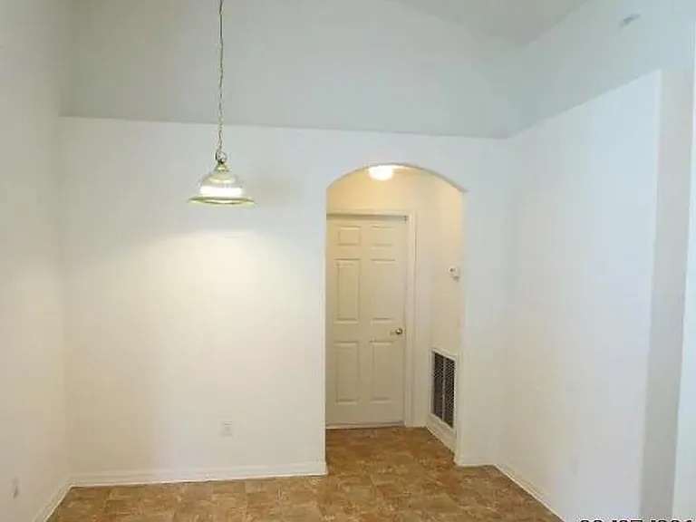 9843 Doriath Cir — Photo 3