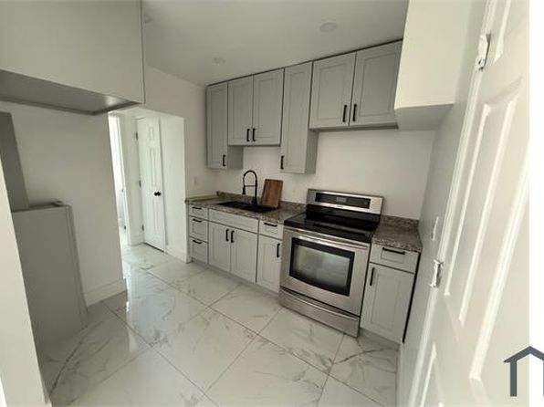 4435 Moncrief Rd W
