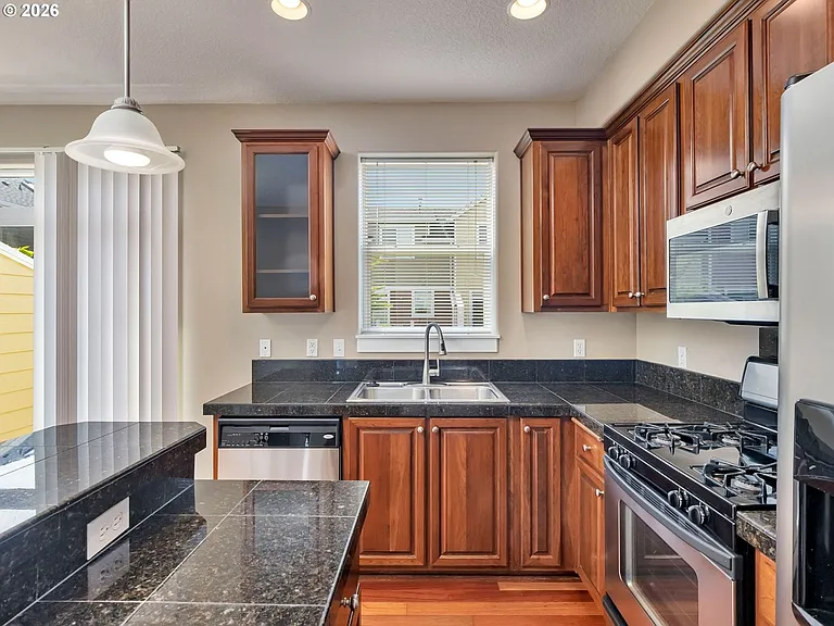 830 NW Council Dr — Photo 5