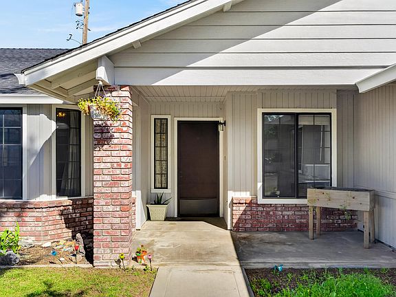 3rd image of 2550 Cimarron Dr