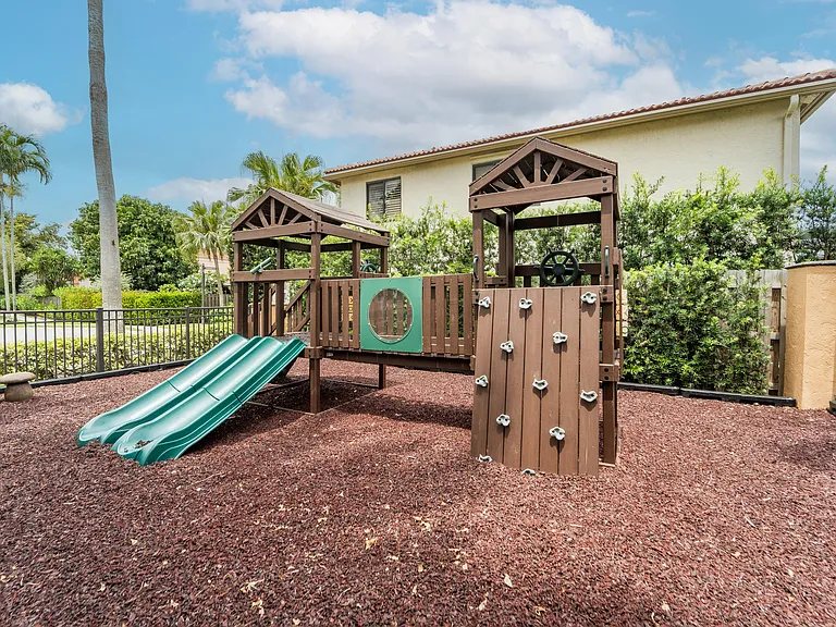 1780 Pierside Cir — Photo 23