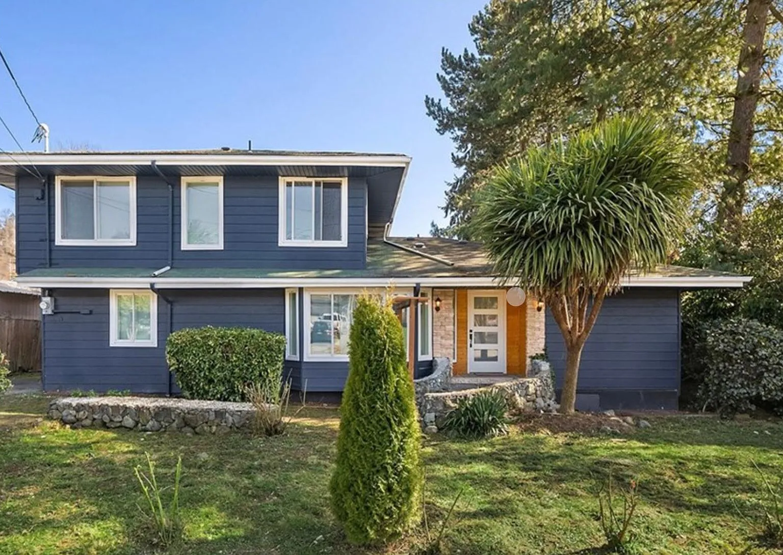 6 bed, 2900 sqft, $1,200 — Photo 1