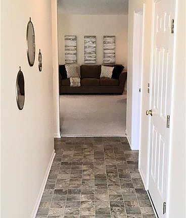 5th image of 16870 Hinsdale Ct