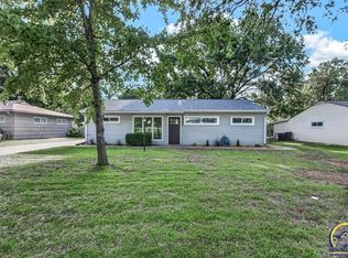 1934 SW Edgewater Ter, Topeka, KS 66604