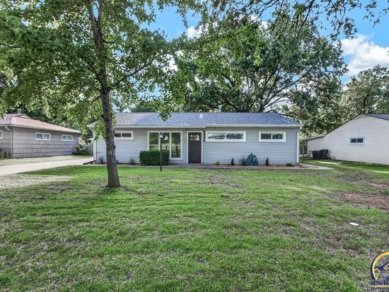 1934 SW Edgewater Ter, Topeka, KS 66604