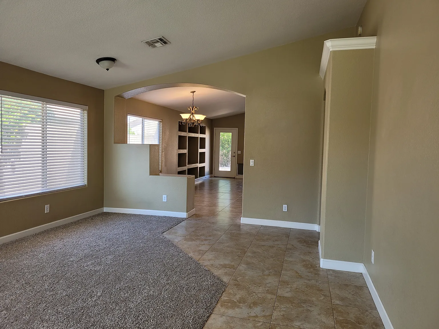 4 bed, 1685 sqft, $2,395 — Photo 3