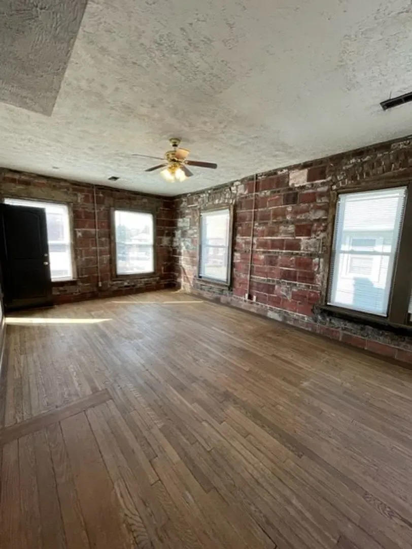 2 bed, 950 sqft, $1,450 — Photo 2