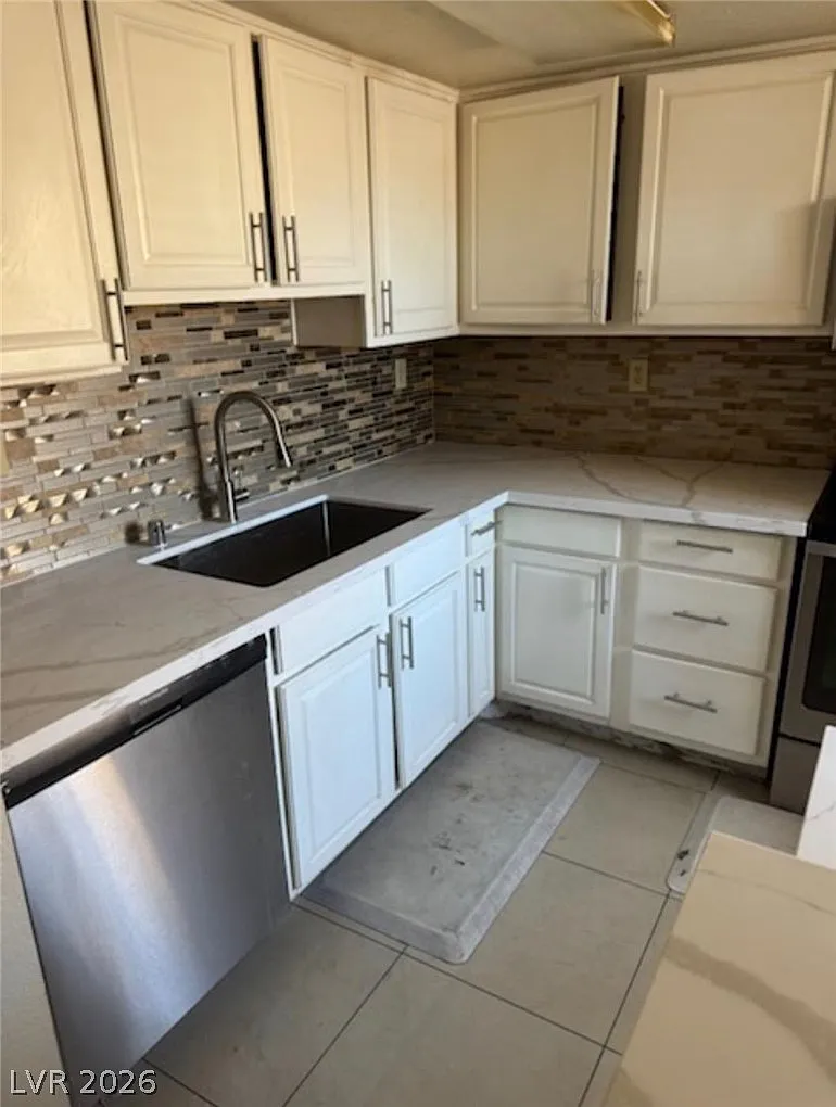 2 bed, 2.0 bath, 978 sqft, $1,395 — Photo 1