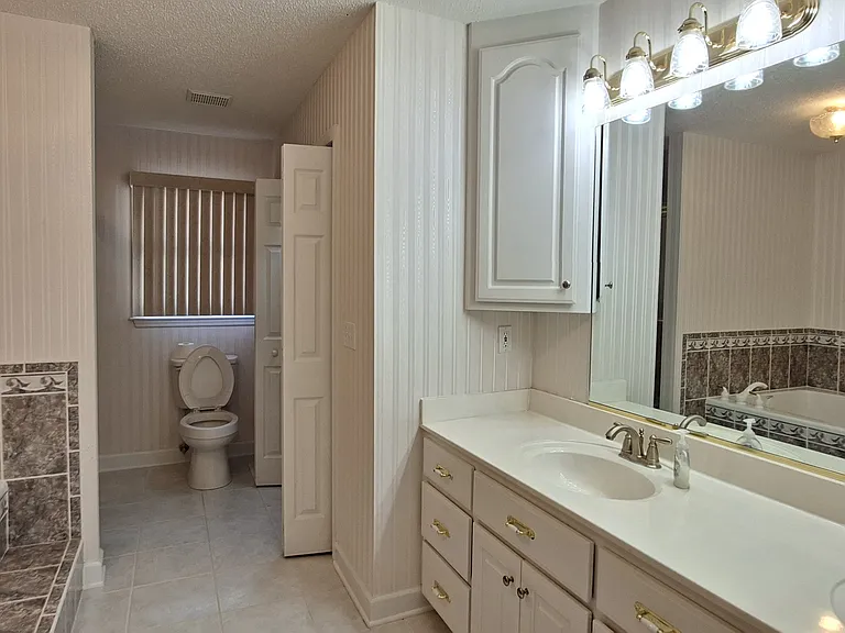 424 Lagrange Rd — Photo 11
