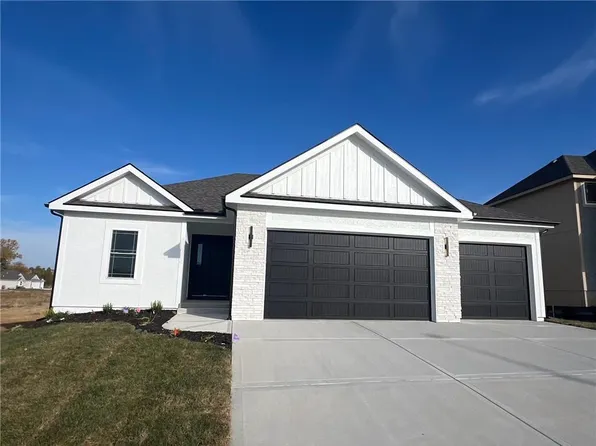 2185 Heritage Ct, Liberty, MO 64068