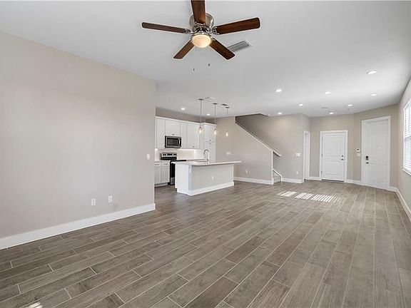 2nd image of 569 Sanderling Cir