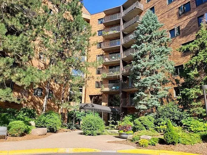 210 W Grant St #615