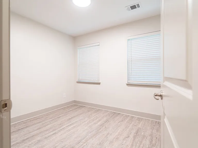 Emory Woods Apartments — Photo 32