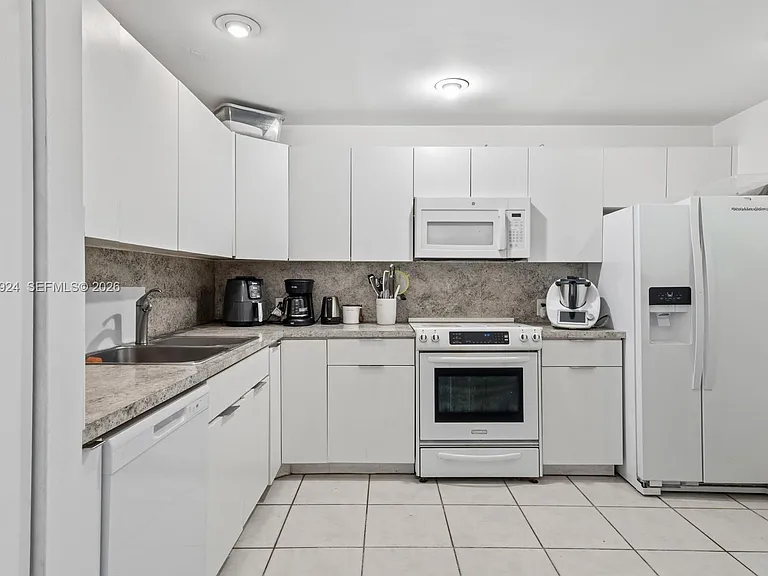 575 Crandon Blvd #413 — Photo 7