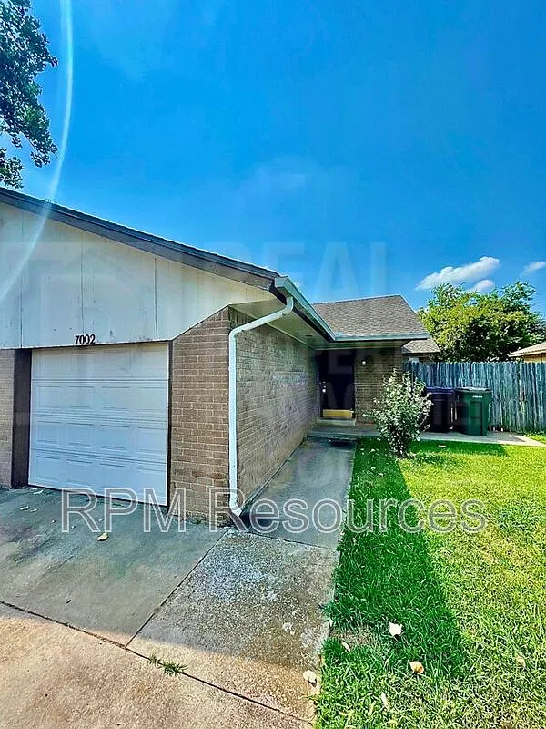 2 bed, 2.0 bath, 1200 sqft, $1,150 — Photo 2
