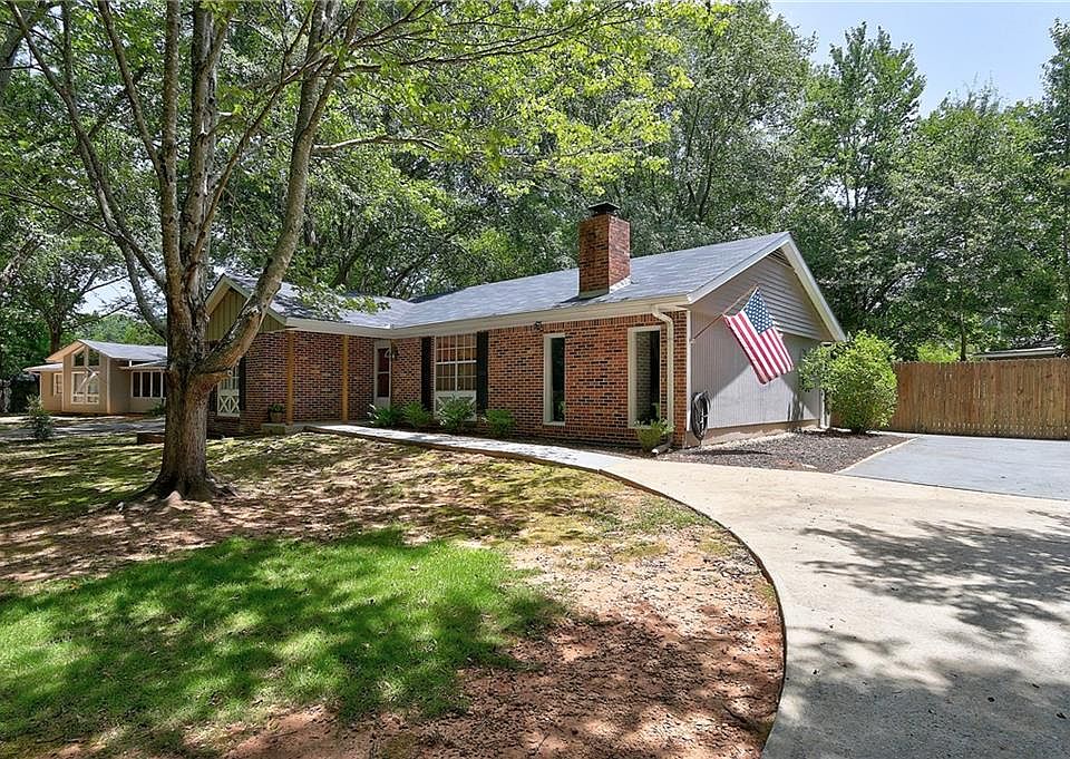 1st image of 42 Parker Dr