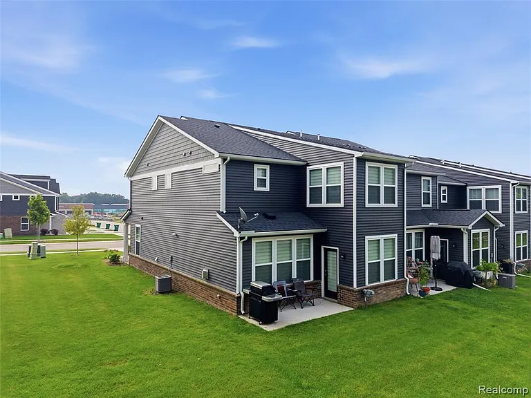 4021 Nottingham Cir — Photo 31
