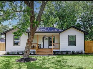 1304 Rampart St, Columbus, TX 78934