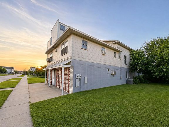 2303–2305 McGowen St listing photo 2
