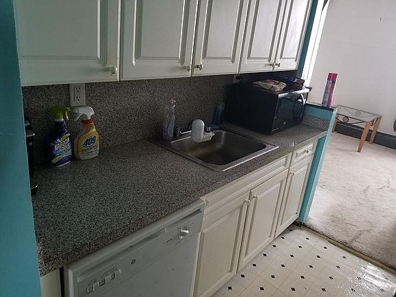 3rd image of 959 E 108th St APT 3C