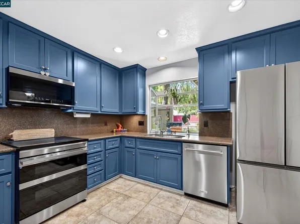 1892 London Dr, Benicia, CA 94510