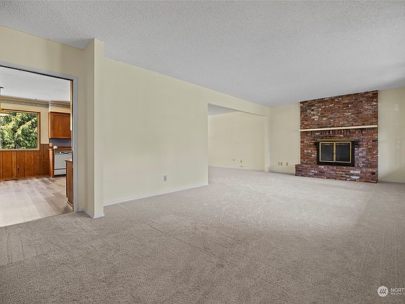 5th image of 7030 57th Drive NE