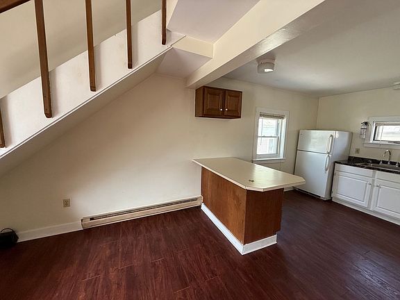 4th image of 224 Rainbow St #6
