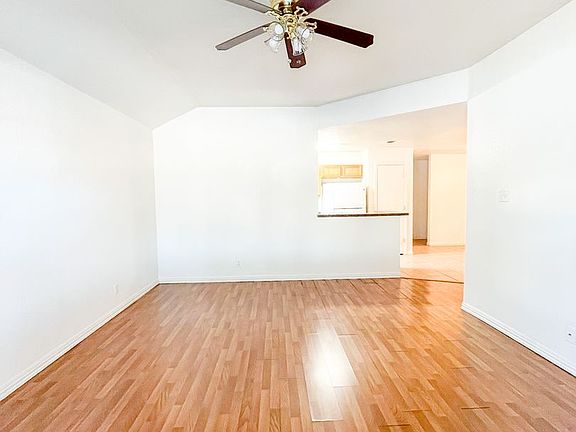 5th image of 2106 Schorn Dr APT B