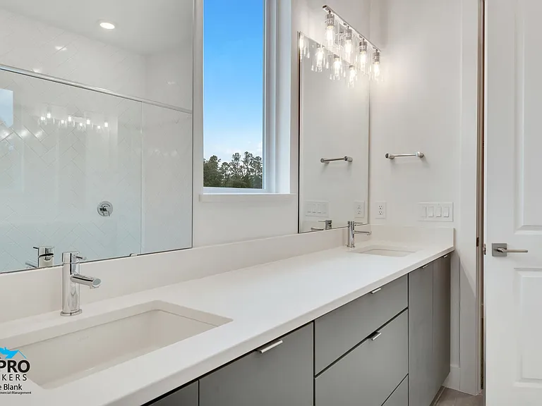 2956 Scout St — Photo 16
