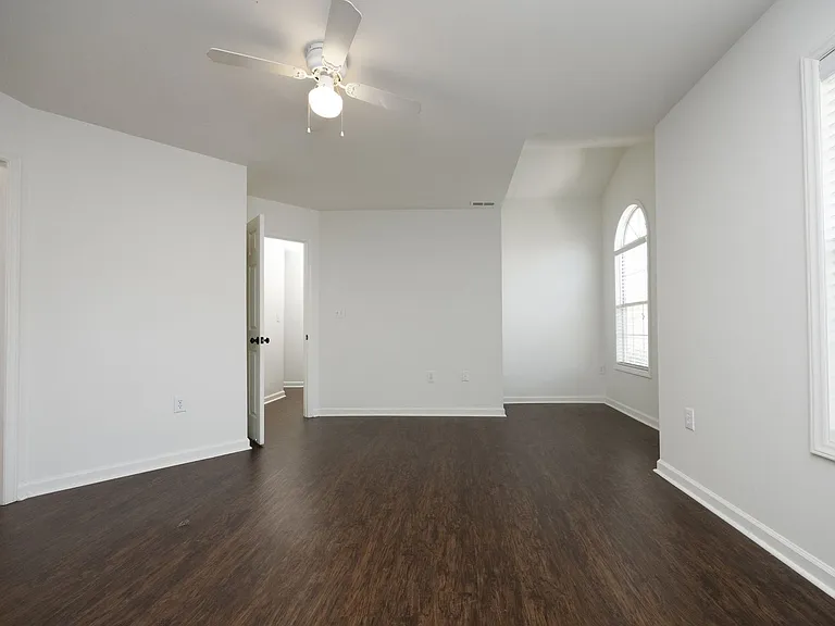 521 Renshaw Ct — Photo 16
