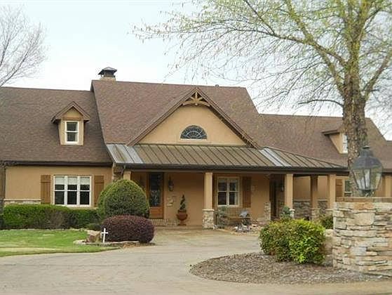1st image of 702 River Oaks Blvd