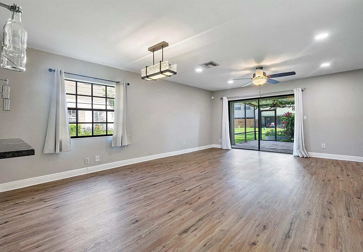 10723 Nw 10th St - 10723 Nw 10th Street St Pembroke Pines, Fl 33026 — Photo 4