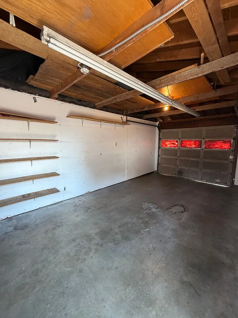 2-Bedroom Home with Garage Near Sky Lakes and OIT — Photo 3