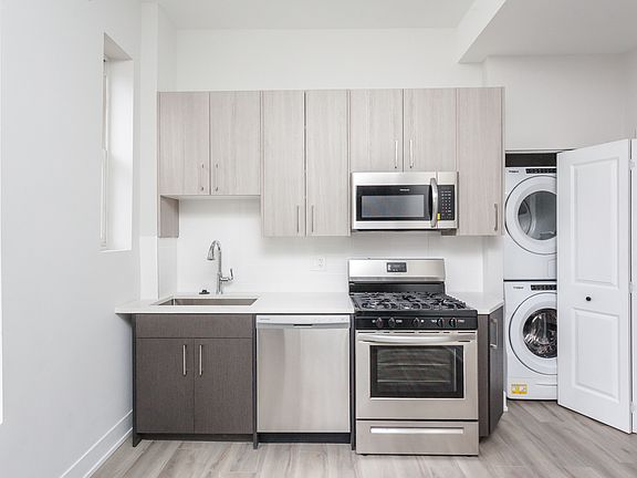 2nd image of 818 W 18th St #4M