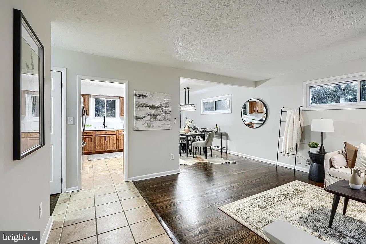 4 bed, 2.0 bath, 2264 sqft, $2,995 — Photo 4