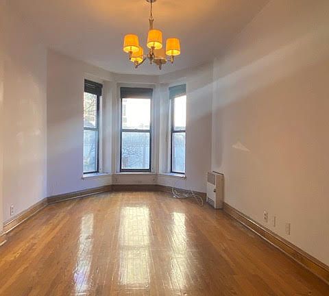 2nd image of 138 W 70th St #2