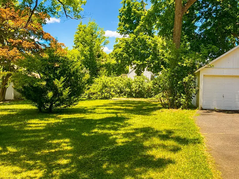 129 Rumson Rd — Photo 12