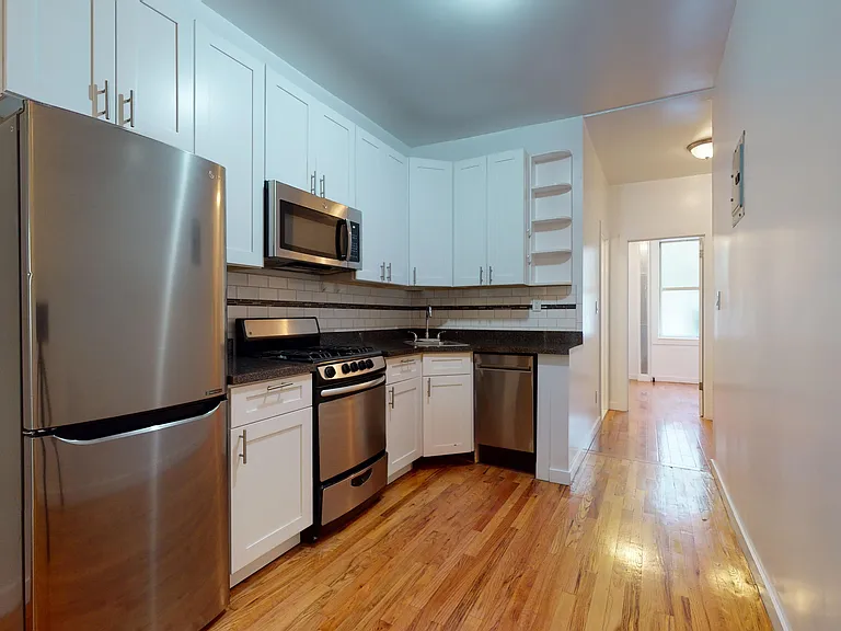 125 E 7th St #2W — Photo 6