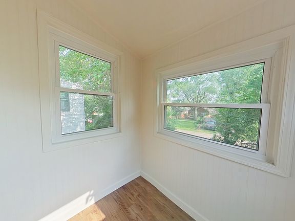 5th image of 3722 Winnebago St #2F