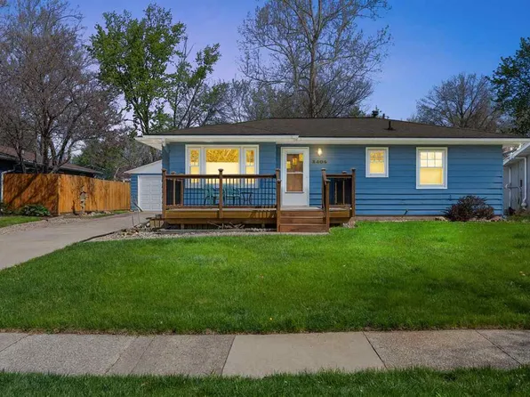 2406 Friendship St, Iowa City, IA 52245